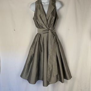 Jones Studio sz 6 ties at waist-flattering  Olive